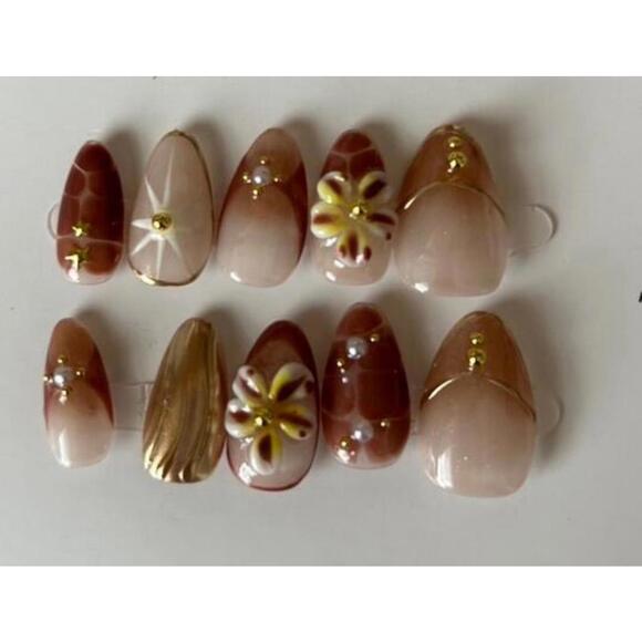 Almond press on nails - Picture 2 of 3
